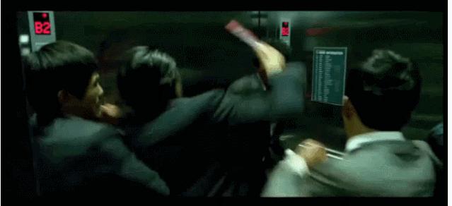 新世界丁青和李子成打天下的时候,新世界丁青李子成冲出来挡住车