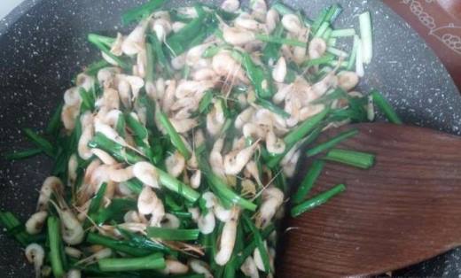 韭菜炒小河虾的做法教程,韭菜炒河虾正宗做法