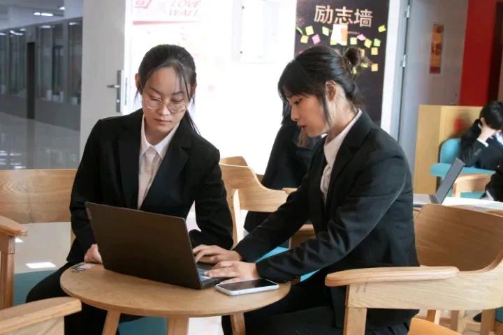 现代服务系|服务区域发展创造美好生活#筑梦青春兰职启航