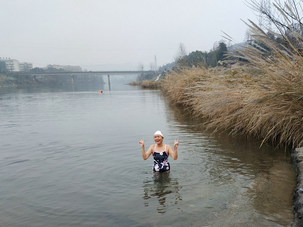 湘西欢乐冬泳人——向怀化水上部落“碉堡村”致敬