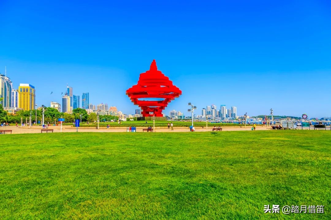 被誉为“东方瑞士”的青岛，有太多的海边浪漫