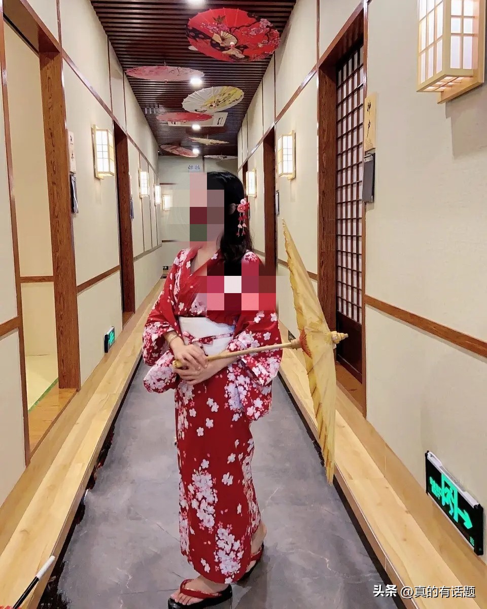 女子穿上闺蜜买的日本军服，饭店打闹后被拘，穿衣自由也有底线