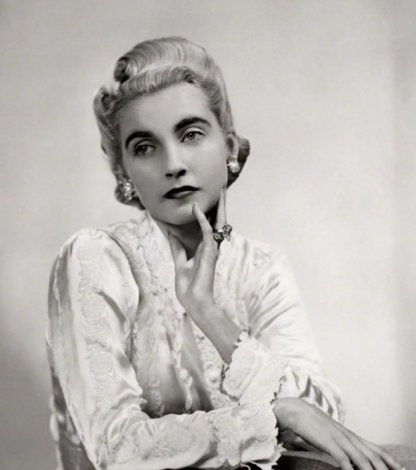 “软饭王”鲁维罗萨：娶过5位富婆，被送轰炸机和超跑，56岁身亡