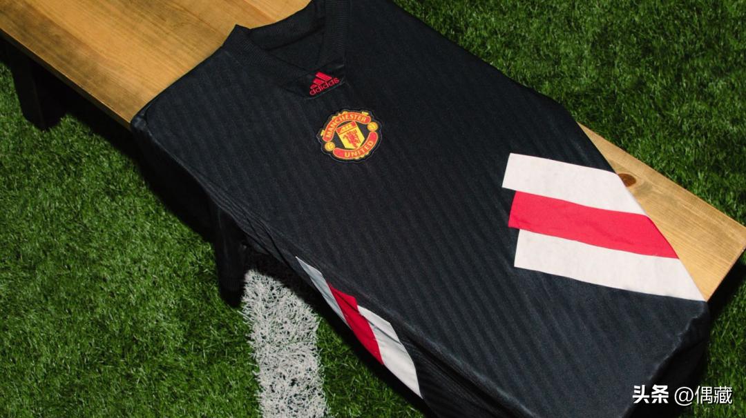 限量7张！TheDugout上架C罗超大幅签名海报