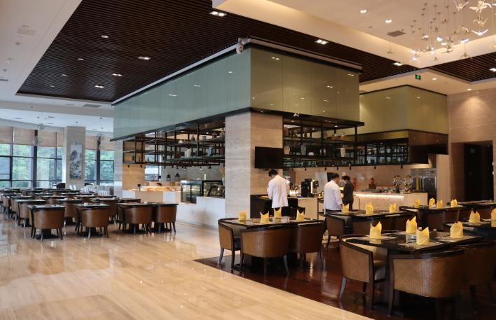 神农架康帝君兰酒店团购,神农架康帝君兰大酒店后山