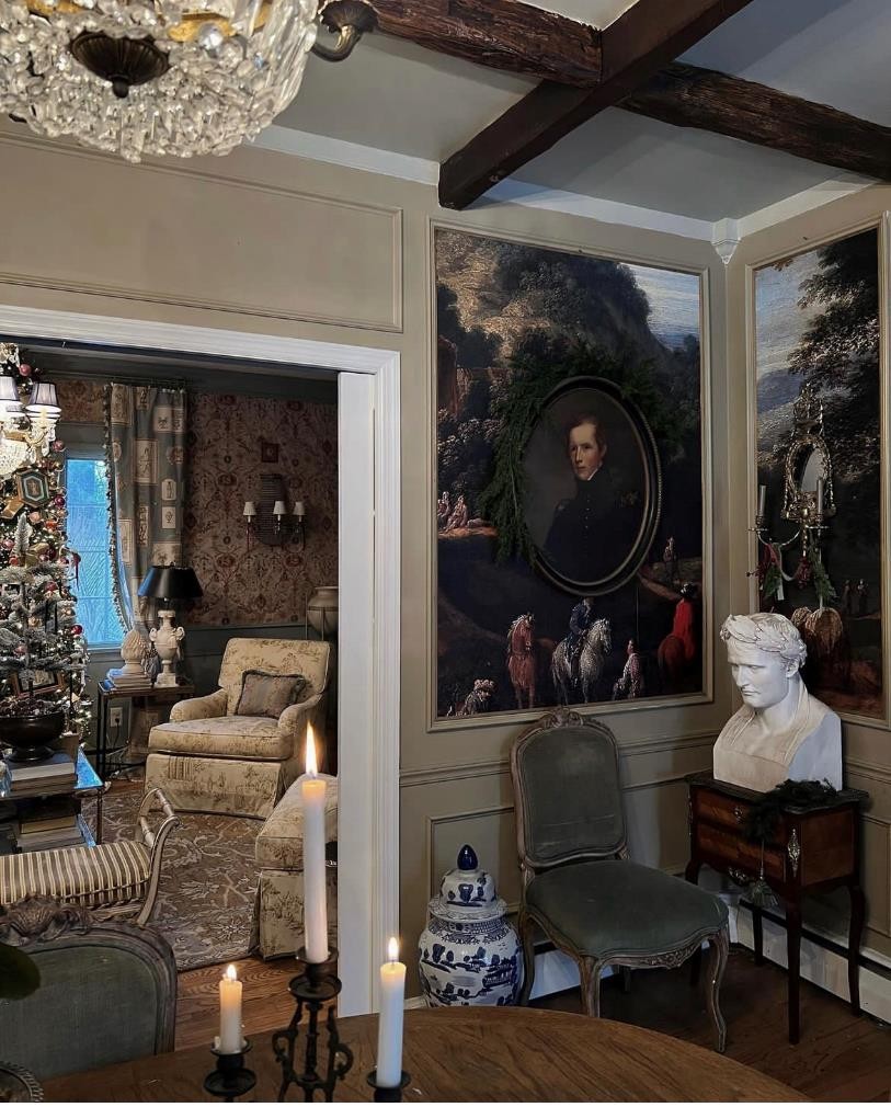 30岁女主装扮的美国住宅，花哨又闪亮，复古极繁主义也别具魅力