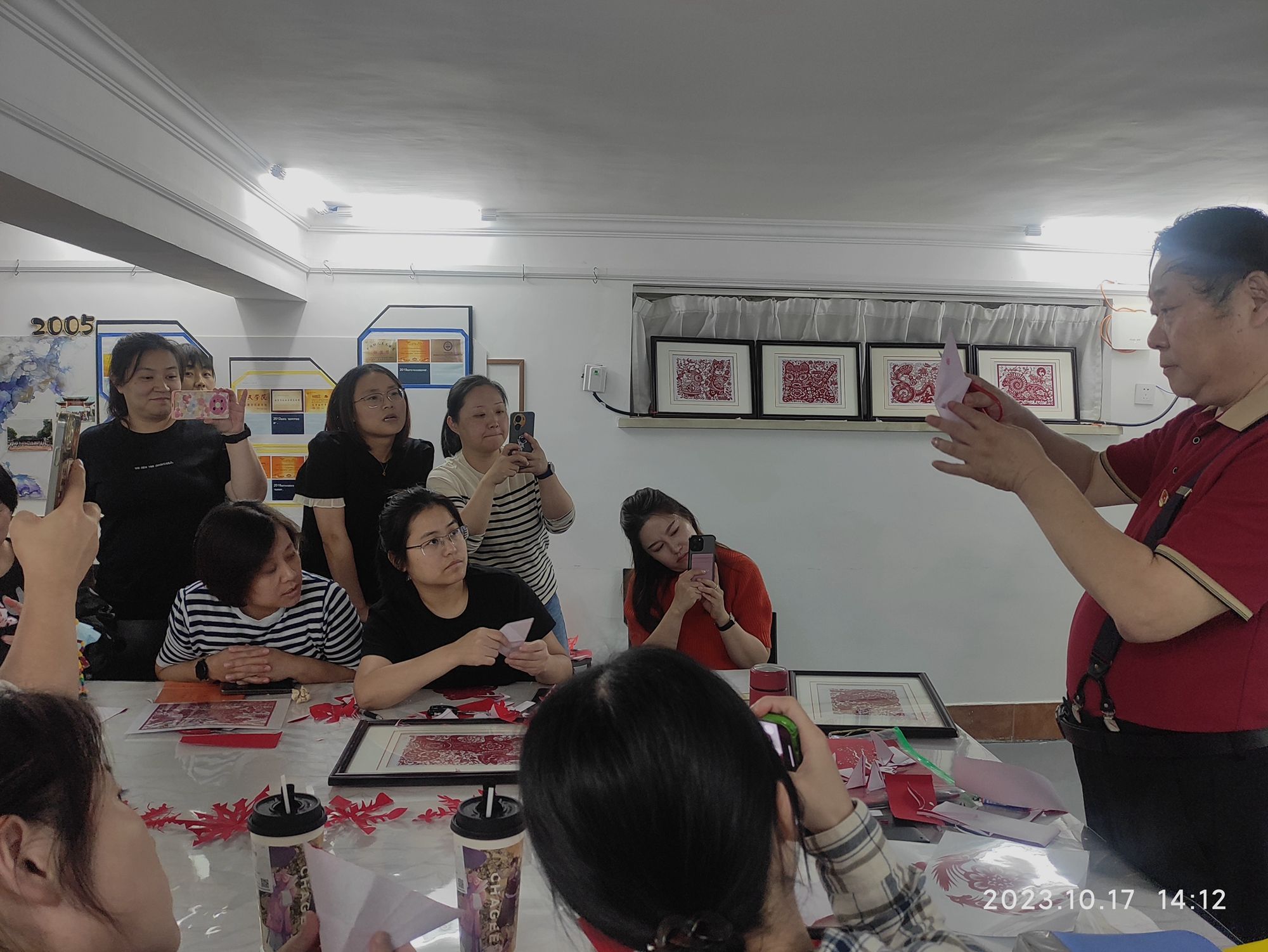 弘扬传统文化传承剪纸艺术——南京师范大学龙江幼儿园非遗趣味剪纸活动