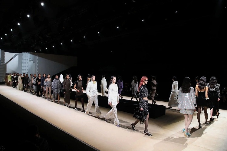 2024上海时装周闭幕秀明星,2023上海时装周全场最亮点