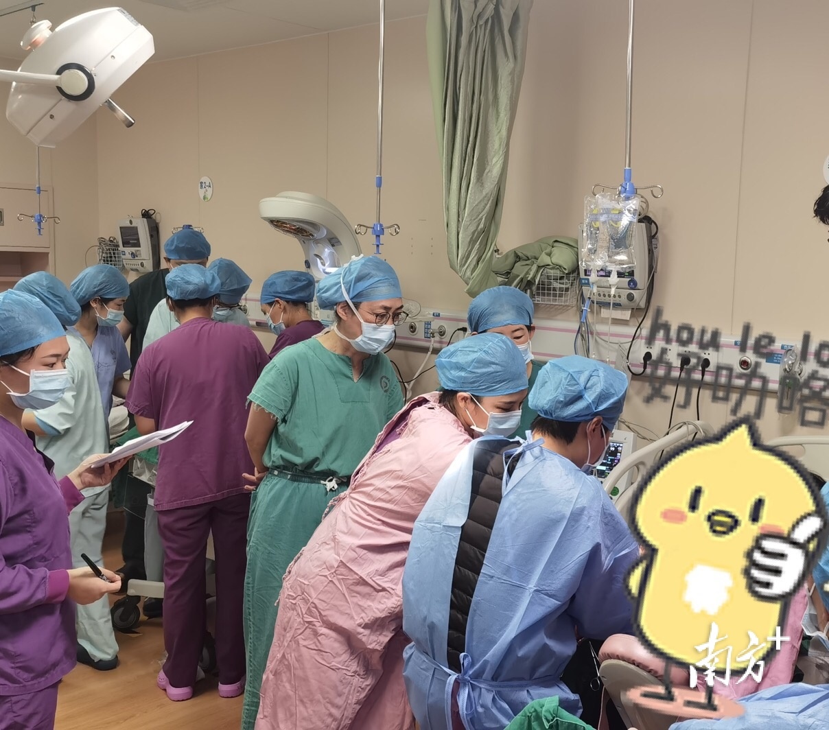 59岁高龄产妇顺产生下双胞胎现状,博爱医院产科三胞胎