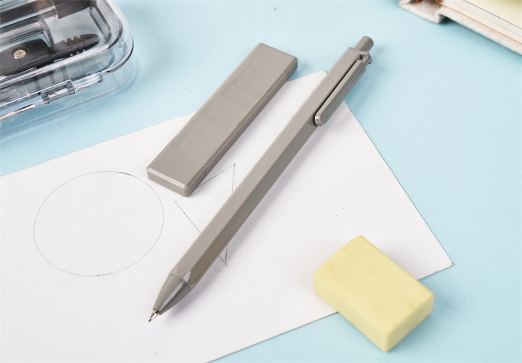 花西子被得力霸气回怼,得力回怼花西子“发疯”