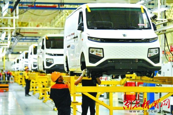 汽配市场跨界独角兽称雄,千亿汽配