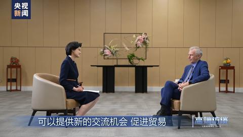 比利时前总统莱特姆,专访日本前首相