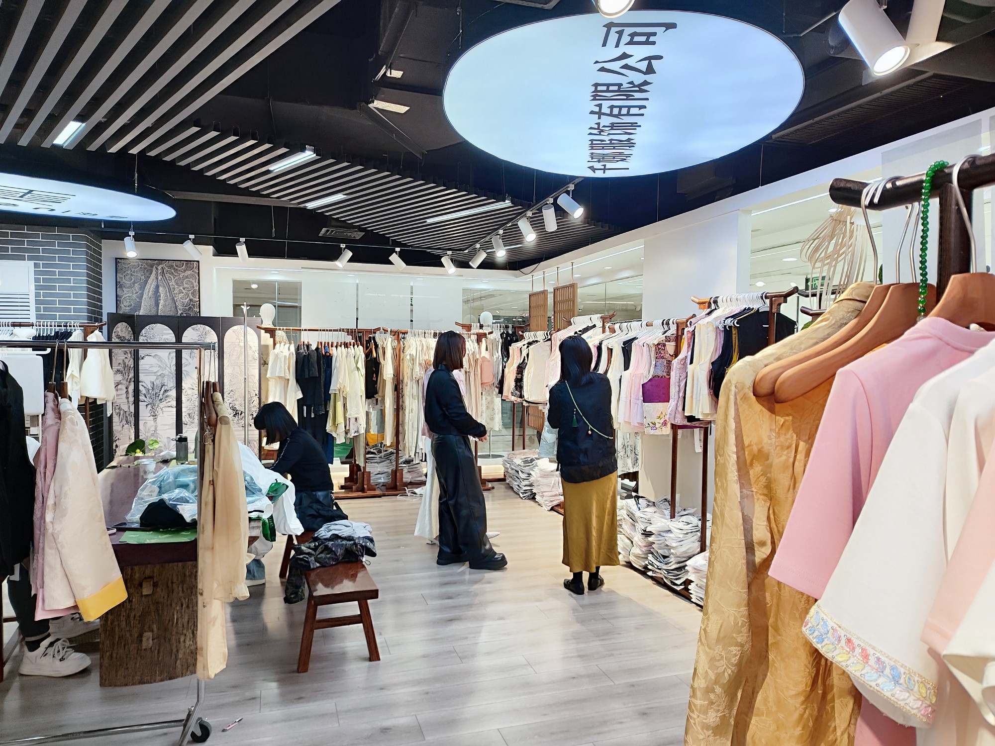 新中式服装的市场份额怎么分析,新中式服装为什么这么火