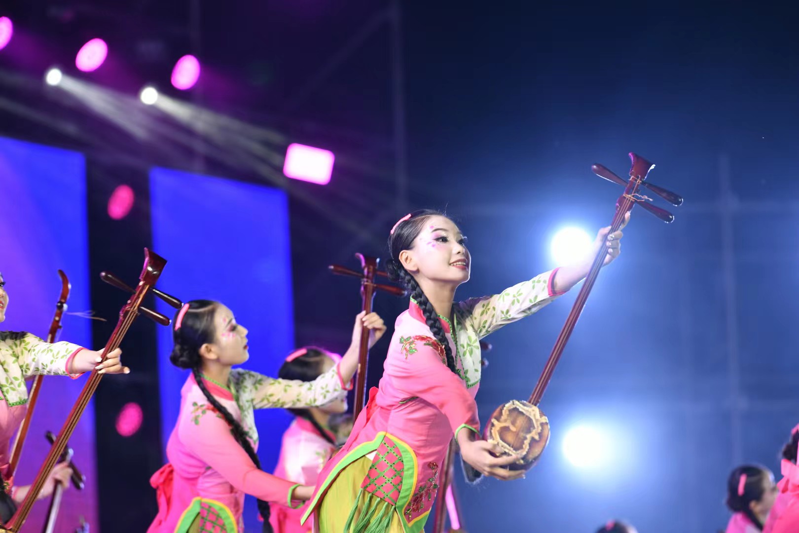 美美与共打鼓表演,全国广场舞北京集中展演圆满举行