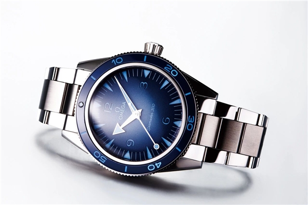 欧米茄海马系列SeamasterinSummerBlue，奏响蓝色狂想曲
