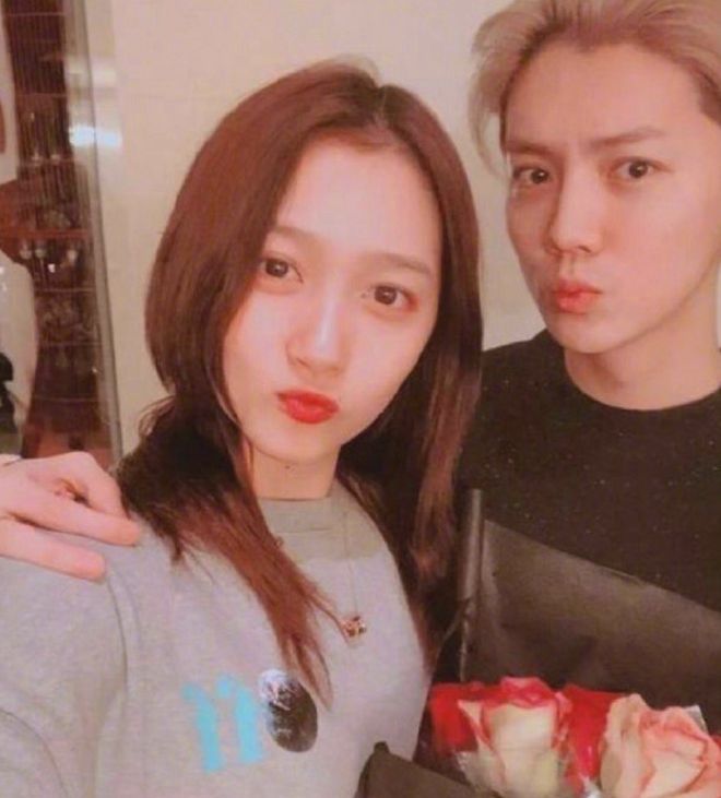 鹿晗关晓彤打羽毛球,关晓彤鹿晗和粉丝互动