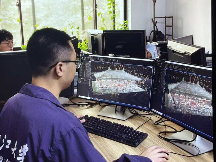 佛光寺梁思成视频,梁思成在佛光寺照片