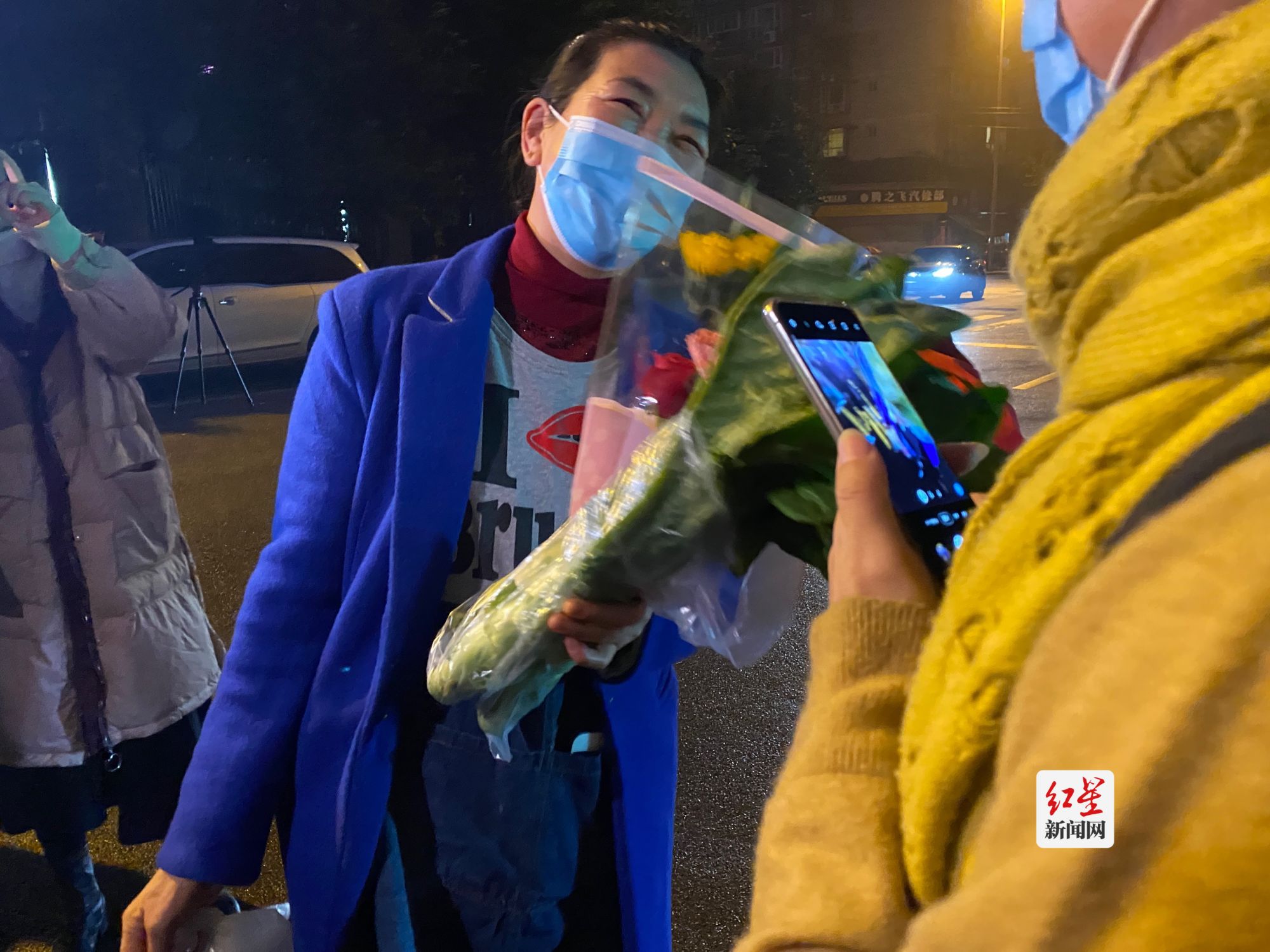 买菜、晨跑、上班……金牛区顶峰水岸汇景小区烟火依然