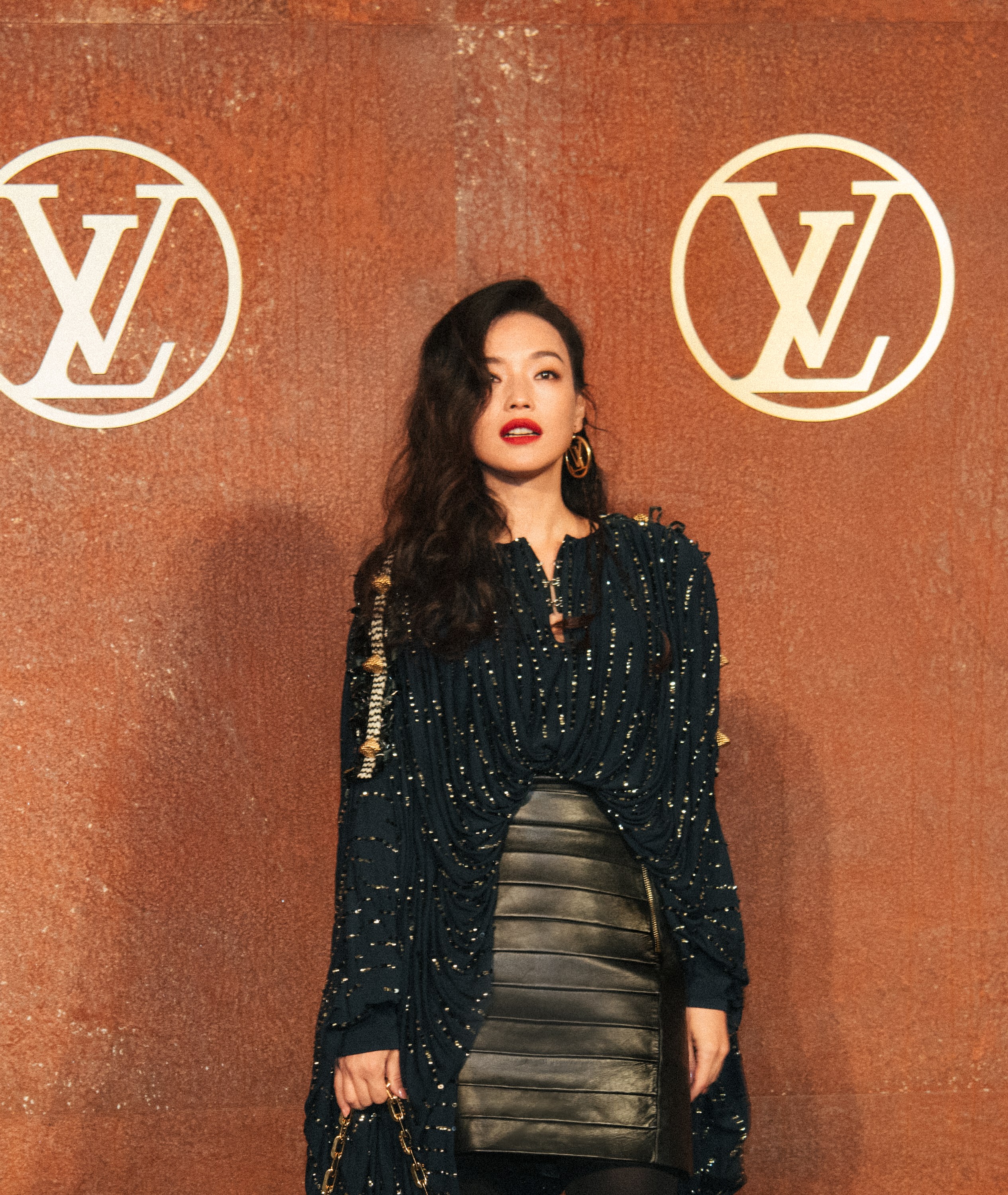 舒淇亮相米兰秀场,路易威登2022早春时装秀舒淇