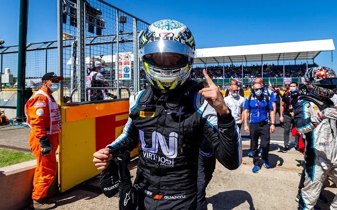 中国f1第一人周冠宇开什么f1车,f1中国车手周冠宇比赛视频