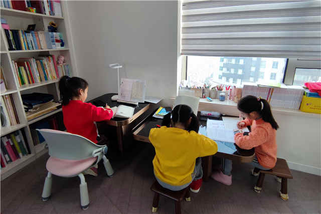 85个孩子突然缺勤，这所小学为中风险地区学生搭起“空中课堂”