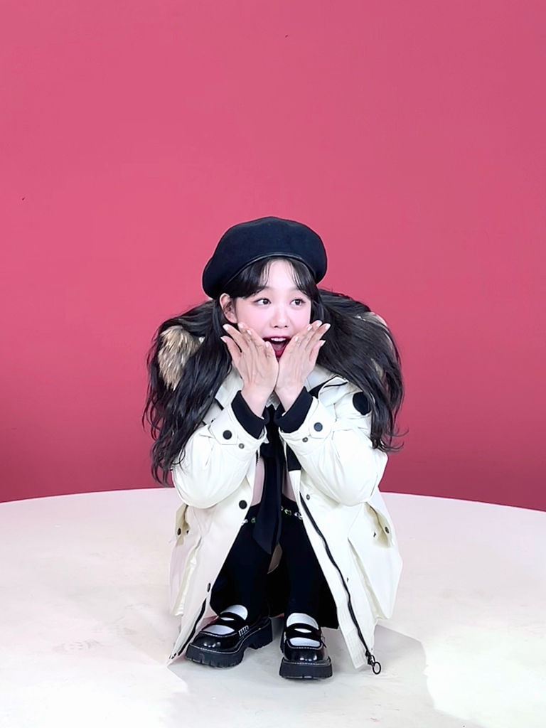 徐梦洁的冬季穿搭显高显腿长,徐梦洁白衬衫百褶裙