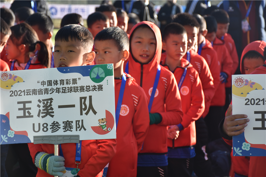 足球比赛加油吧少年,足球比赛小将们加油