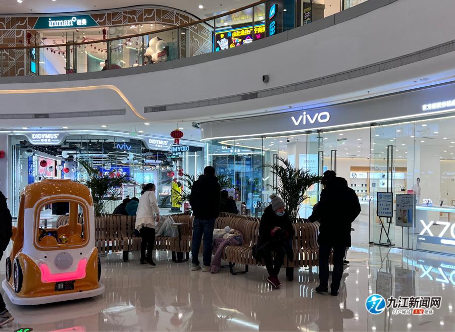 寒潮造访浔城，天冷带暖了商家