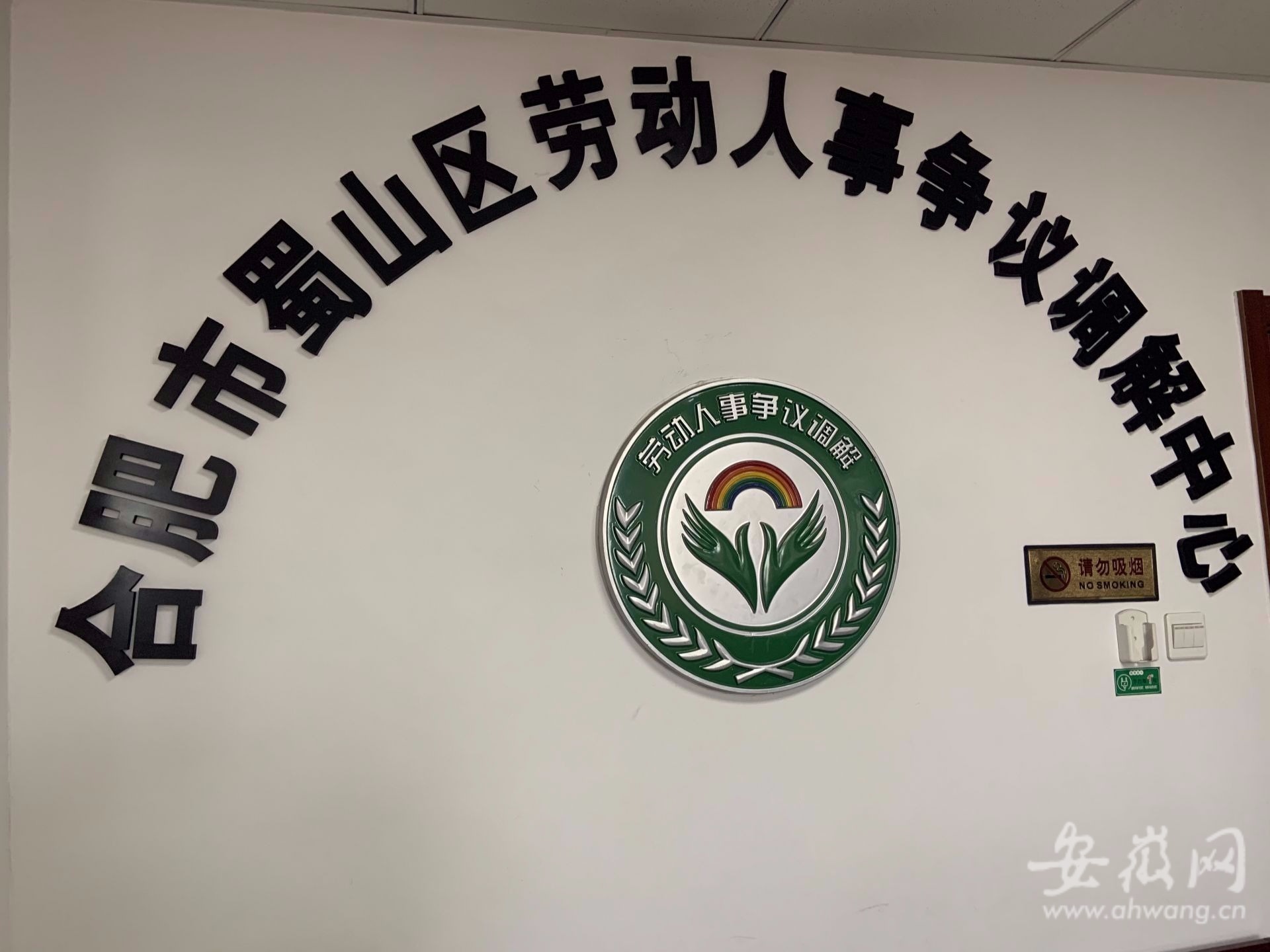 合肥农民工讨薪堵路,安徽合肥工地民工讨工资