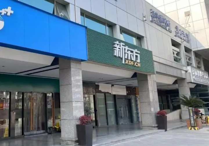 当寒假没了学科培训班，今天杭州街头这一幕叫人感慨万千