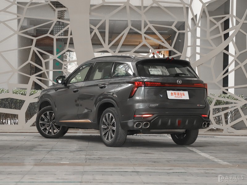 15万2.0t落地的轿车,第二代长安cs75plus哪款性价比高