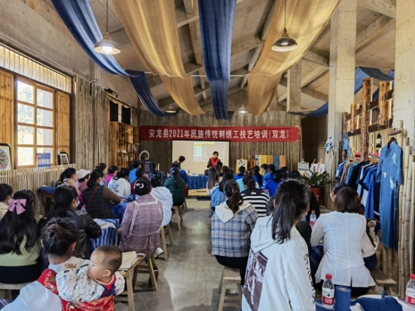 巾帼花开别样红的意思,巾帼花开