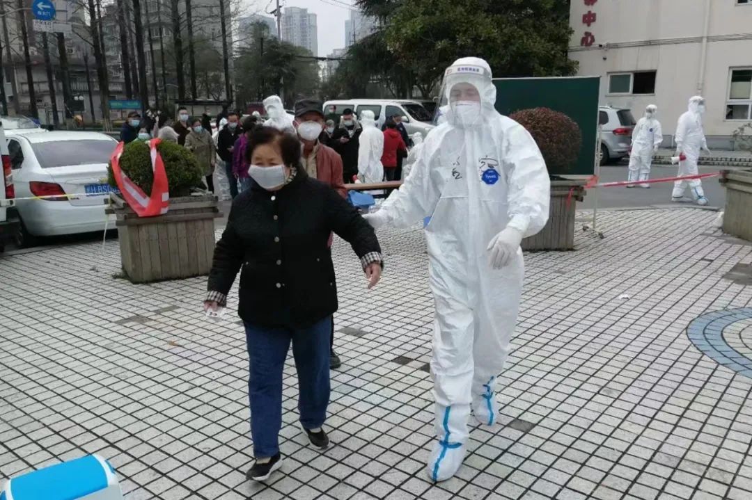 疫情防控解除社区封控,疫情防控的封控和管控有何区别