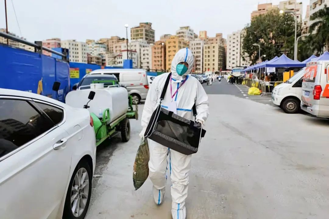 揭秘全国首个“宠物方舱”：揭秘全国首个“宠物方舱”：它们过得怎么样？它们过得怎么样？