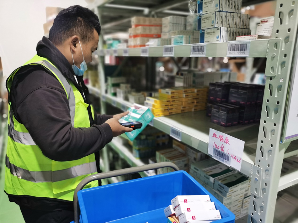 守沪一线｜这些连锁药店坚守营业，互联网平台推找药问诊服务