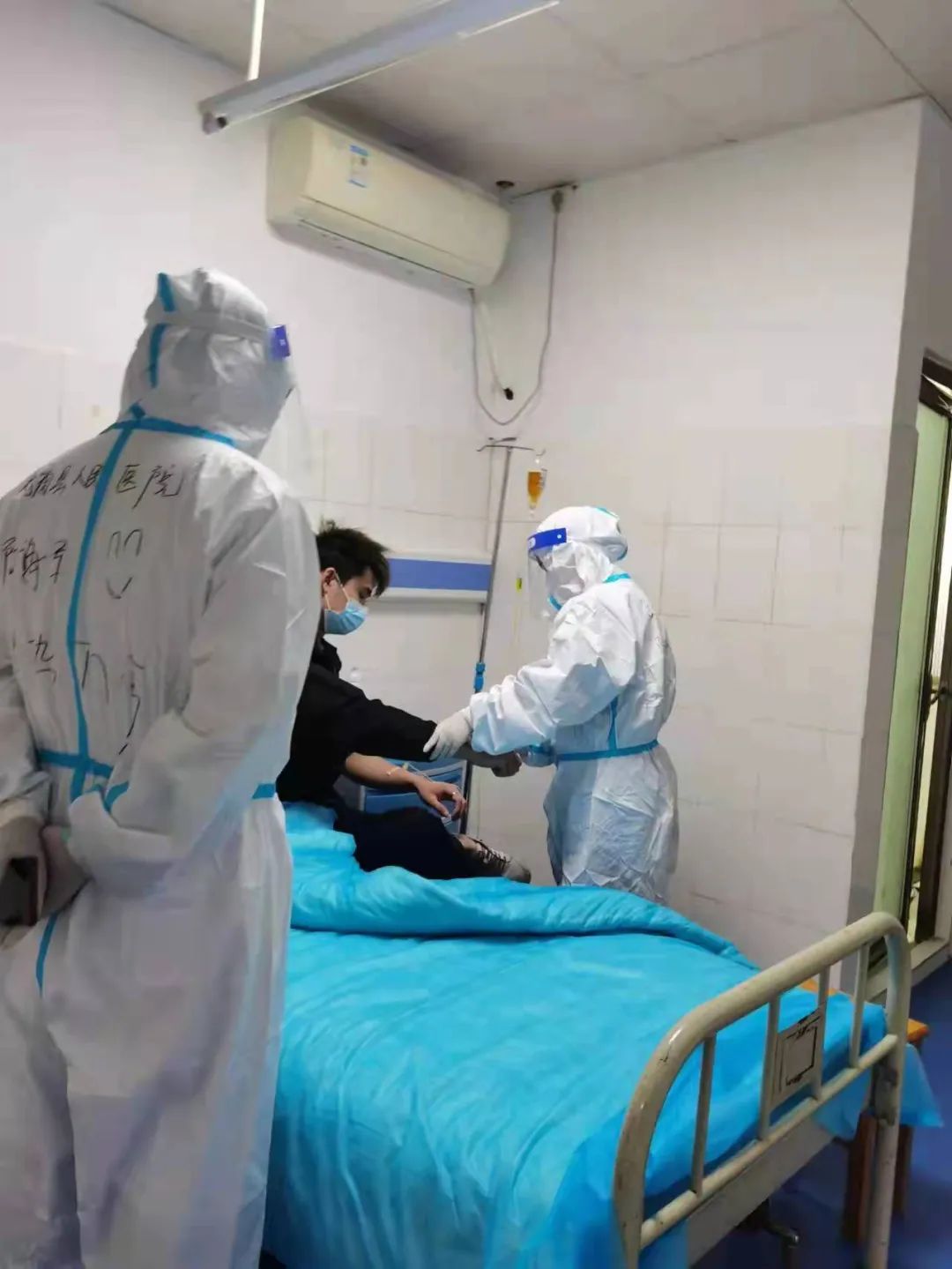 战疫她力量海报图片,战疫巾帼绽放她力量