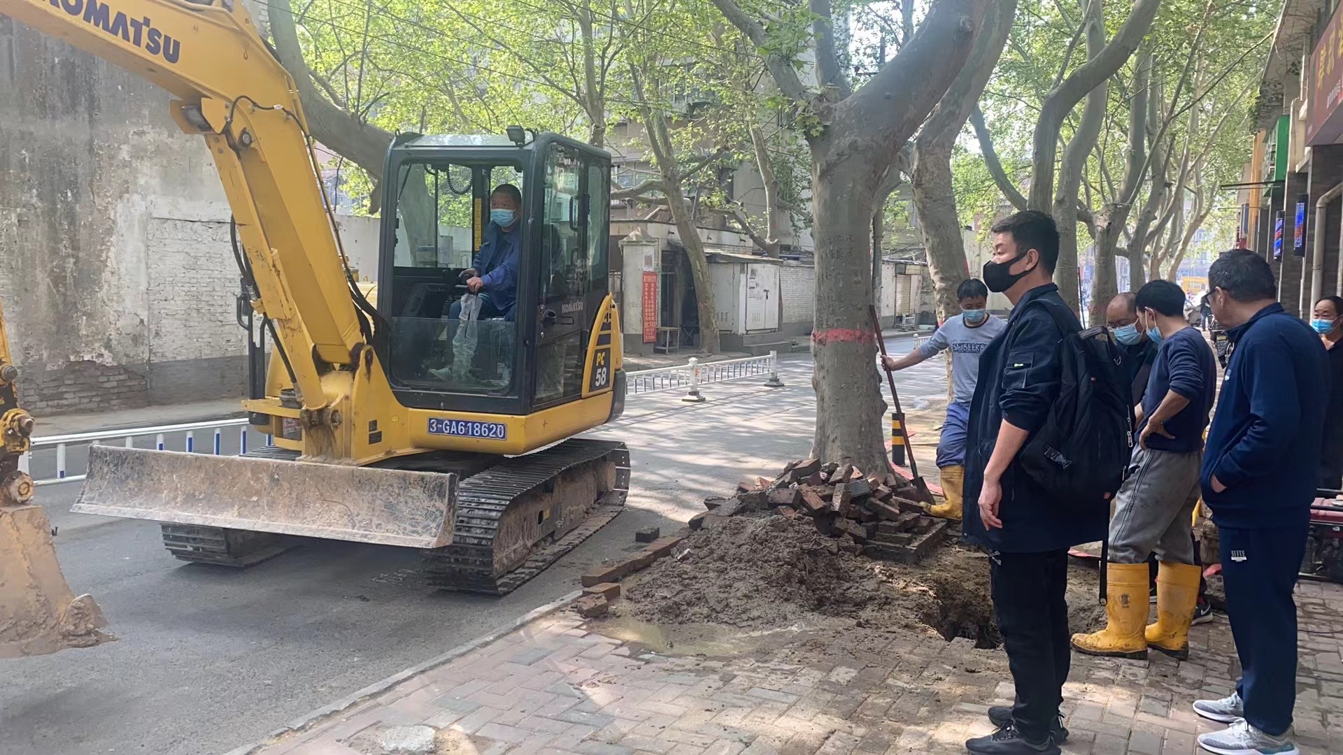 郑在督办|追踪！鑫苑都市领地想换自来水管不容易