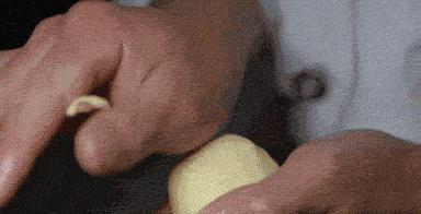 世人爱玫瑰下一句,玫瑰香甜鲜花饼