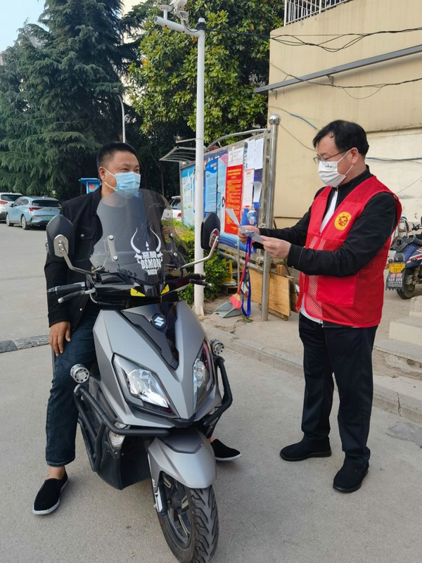 抗疫人员化身曙光守护者,抗击疫情保安工作事迹