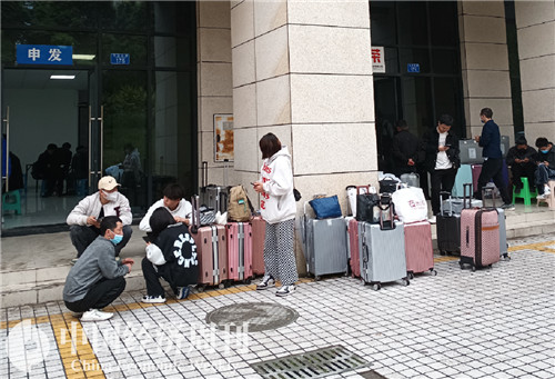 进工厂年轻人为啥都不愿去了,进工厂的年轻人为何纷纷逃离