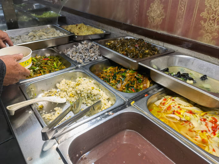 杭州16块钱自助餐,杭州13块钱随便吃的自助餐干净吗