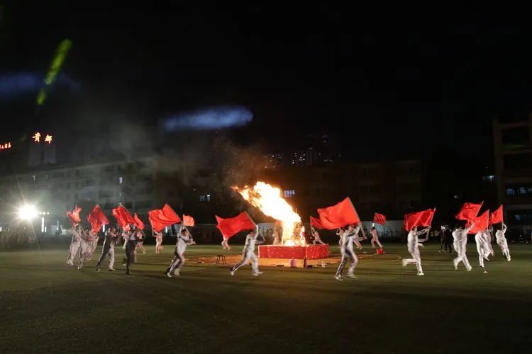 五秩芳华守初心自强不息铸辉煌｜德州五中举办2022年庆“六一”篝火晚会暨50周年校庆文艺演出