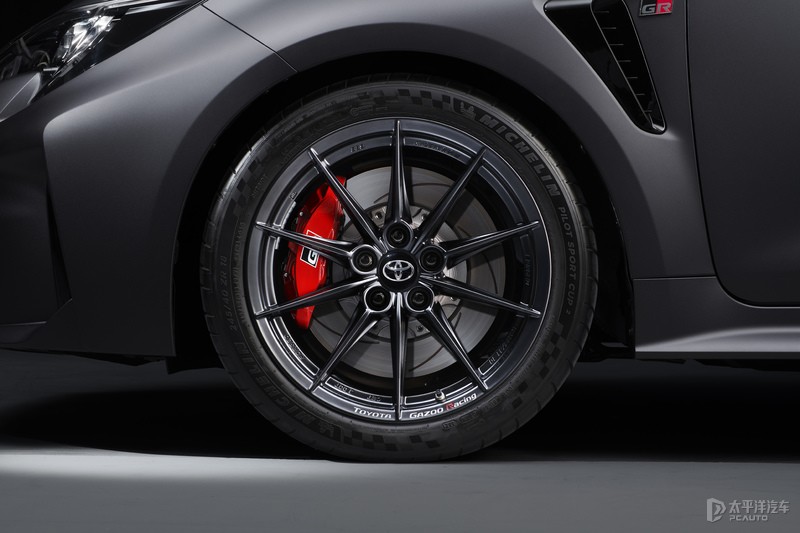 丰田大胡子三厢车,大号丰田轿车