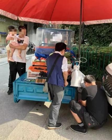 男子骑行三天三夜,杭州小伙骑车被拦崩溃