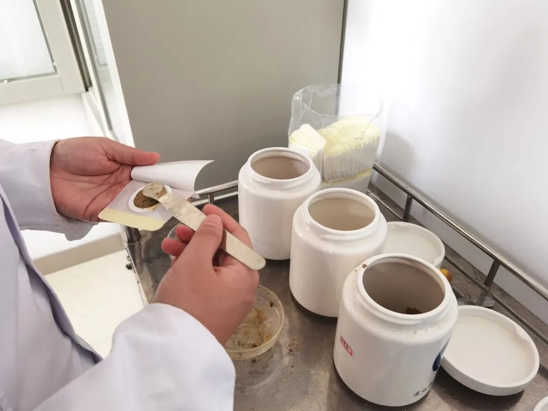 赠儿童康复师锦旗,妙手仁心救患者家属感恩送锦旗