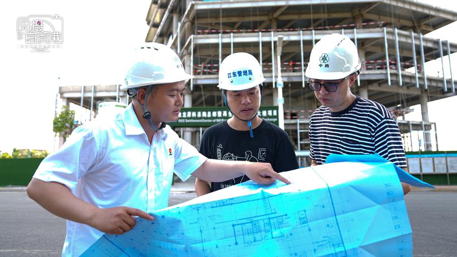 见摄自贸港｜海口江东新区项目专员“接单”为企业“跑腿”