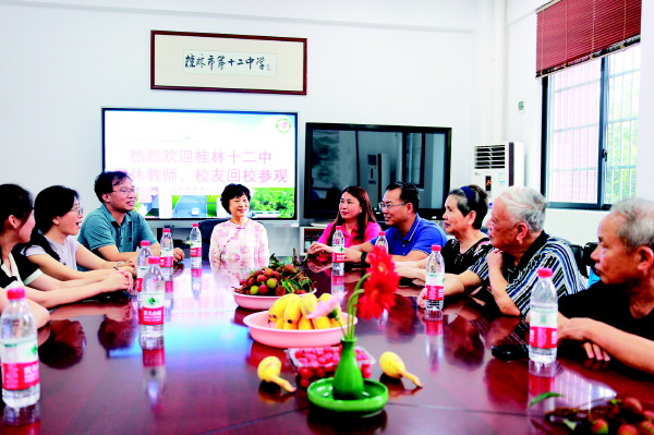 雏凤清于老凤声赓续薪火向未来——桂林市第十二中学退休教师、校友回校参观记