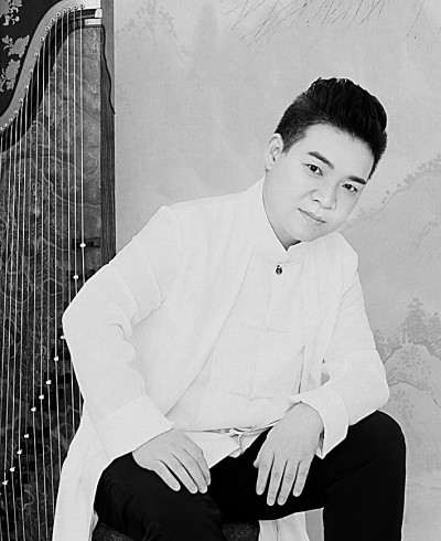 井冈山上太阳红王中山古筝演奏,王中山弹奏古筝视频