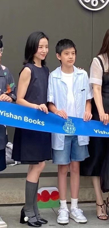 潘粤明董洁微博互动为顶顶庆生,潘粤明董洁顶顶最近的合照