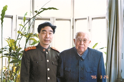 军旅作家讲述开国上将王平的传奇故事